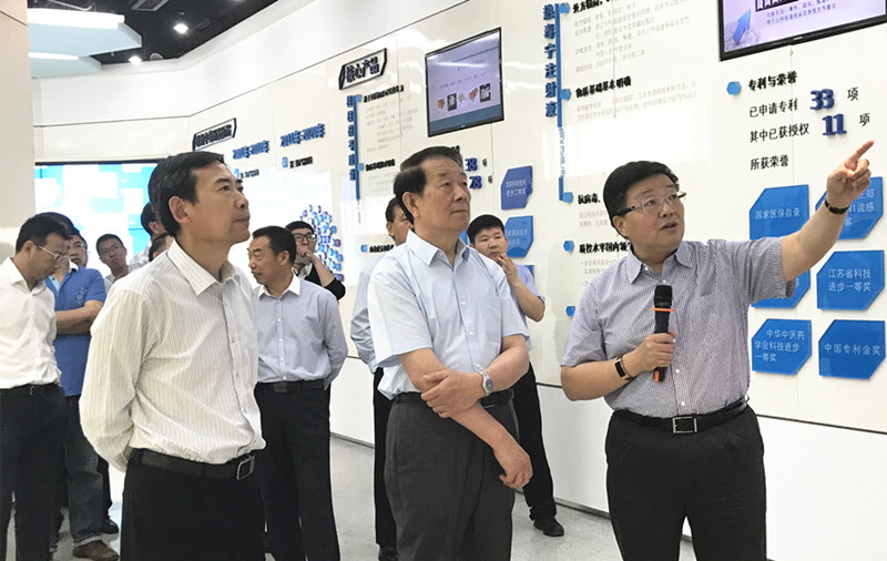 江苏发展大会连云港籍嘉宾莅临mg冰球突破药业参观考察