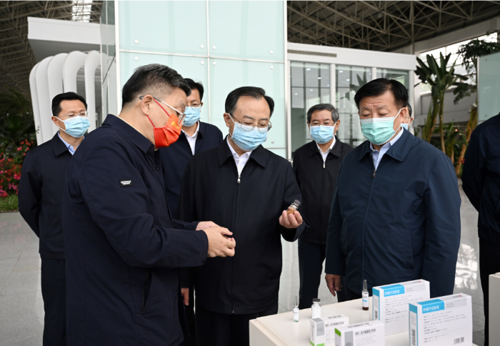 江苏省委书记吴政隆调研mg冰球突破药业：加快推动传统中医药和现代科学相结合，为抗击疫情提供有力武器